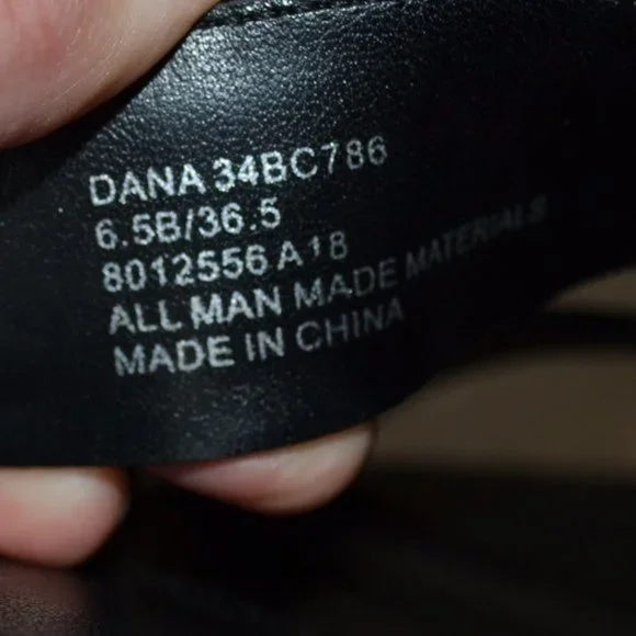 NWOB BCBGeneration Dana Edgy Studded Black and Gold Leather Sandal Size 6.5 - Picture 8 of 8